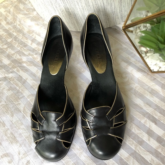 Aerosols leather black heels 2”
Size 6,5” - Picture 2 of 12